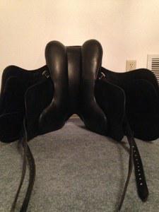 17.5 in seat dressage saddle