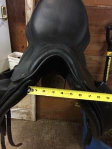 medium tree dressage saddle