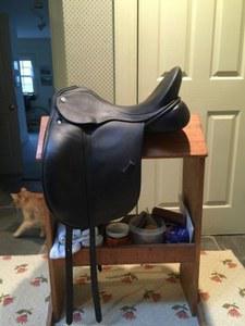 17.5 in seat dressage saddle