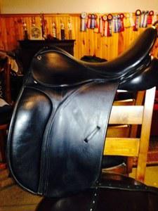 17.5 in seat dressage saddle