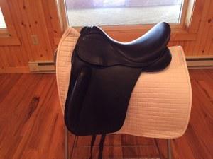 narrow tree dressage saddle