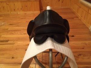 medium tree dressage saddle