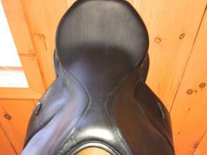 medium wide tree dressage saddle