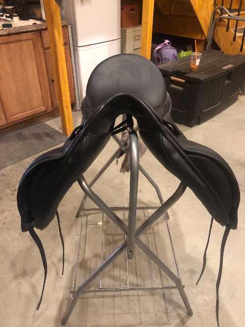 medium wide tree dressage saddle