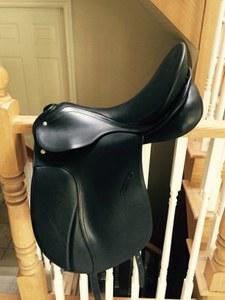 17.5 in seat dressage saddle