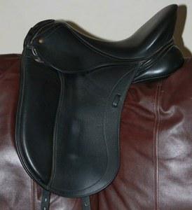 17.5 in seat dressage saddle