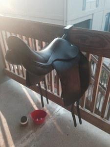 18.0 in seat dressage saddle