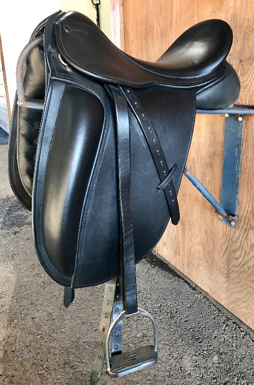 medium tree dressage saddle