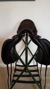 medium wide tree dressage saddle