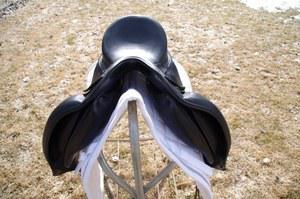 16.5 in seat dressage saddle