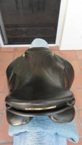 45.0 cm seat dressage saddle