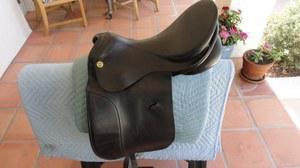 medium wide tree dressage saddle