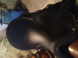 17.5 in seat dressage saddle