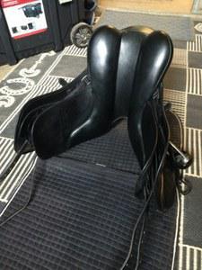 17.5 in seat dressage saddle