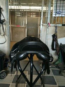 medium tree dressage saddle