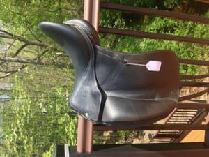 18.0 in seat dressage saddle