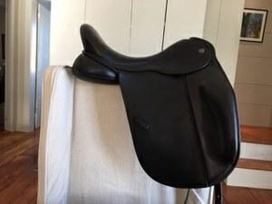 17.5 in seat dressage saddle