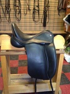 17.5 in seat dressage saddle