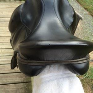 17.5 in seat dressage saddle