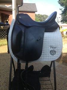 17.5 in seat dressage saddle