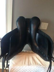 medium tree dressage saddle